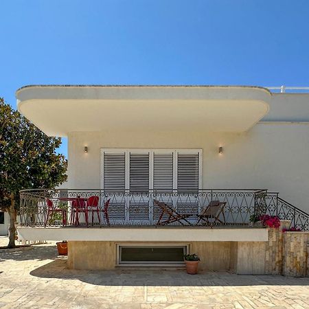 برينديسي Flowing House المظهر الخارجي الصورة