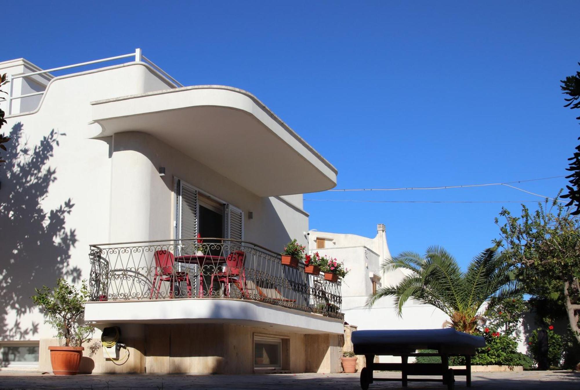 برينديسي Flowing House المظهر الخارجي الصورة