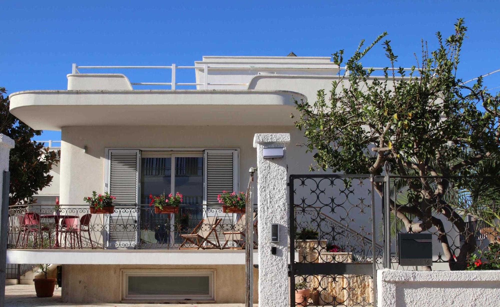 برينديسي Flowing House المظهر الخارجي الصورة